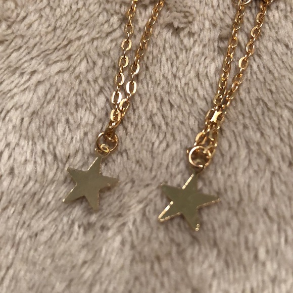 Free w Bundle | Golden Star Chain Earrings - Picture 3 of 8